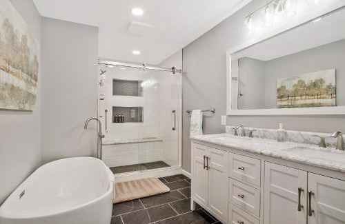Homewood Casa | Beautiful 4BR - Walking Distance to Stadium