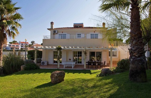 Retur Villa | Hermosa casa con piscina privada, 500 metros de la playa.