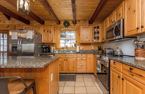 Massanutten Cabina | Beautiful 5-Bedroom Cabin Heart of Massanutten - NEW!!