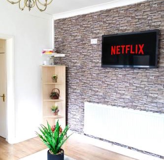 Wolverhampton Casa | Beautiful 5Bedroom House - Contractors and Family near the Molineux stadium