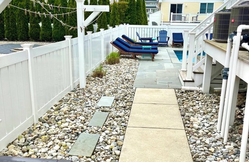 Avalon Casa | Beautiful 5BR Avalon Townhome w/HeatedPool- Steps to Shops, Dining, Beach & Bay!