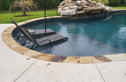 Graniteville Casa | Beautiful 6 bedroom home with a brand new swimming pool, and 4 fireplaces.