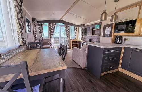 Pakefield Casa | Beautiful 6 berth caravan with full sea views for hire in Suffolk ref 68004CR
