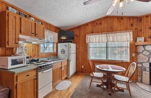Sevierville Cabina | Hermosa, asequible, cabaña cerca de Pigeon Forge para parejas.