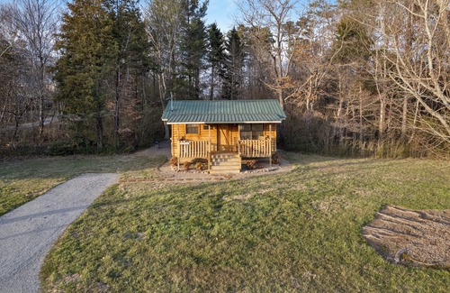 Sevierville Cabina | Hermosa, asequible, cabaña cerca de Pigeon Forge para parejas.