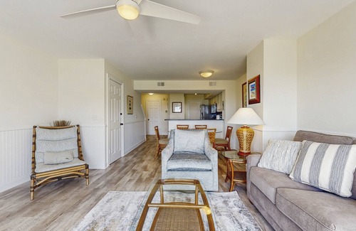 American Beach Casa | Beautiful Amelia Island townhome with pool & tennis, central AC