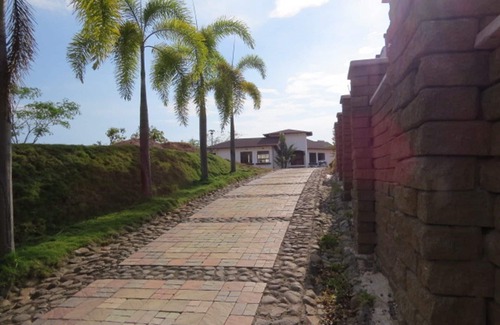 San Miguel Apartamento | Hermosa propiedad y cómodo en las montañas con vistas al mar!