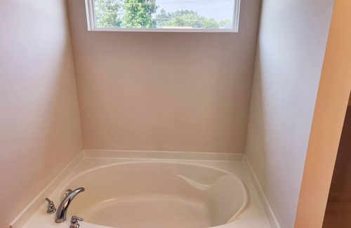 Monroe Casa | Beautiful and cozy 4 bedroom home, family friendly neighbors, a must see!