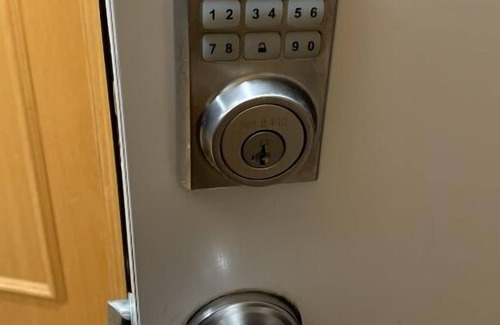 Brossard Casa | Beautiful and Cozy basement, 12 min to DT MTL, 5 m walk to river ,10 m to Casino