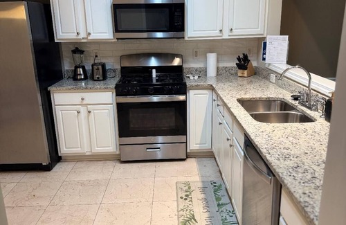 Gwinnett Place Casa | Beautiful and cozy townhome in delightful Duluth!