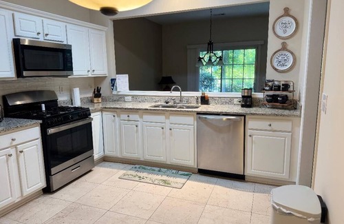 Gwinnett Place Casa | Beautiful and cozy townhome in delightful Duluth!