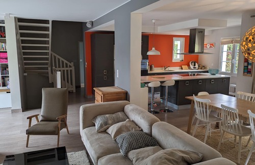 Bassussarry Casa | Hermosa y gran casa neovasca con piscina climatizada, sin vecinos.