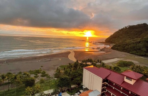 Barrio Los Faroles Apartamento | Beautiful and quiet 3BR condo in an ocean front property