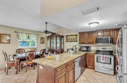 Lakewood Estates Casa | beautiful and safe golf neighborhood. 10 minute from downtown and the beach