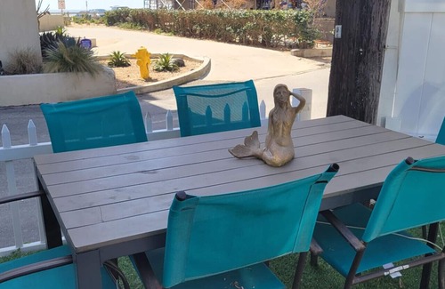 Marina Peninsula Apartamento | Beautiful and Spacious 1 Bed, Steps to the Beach!