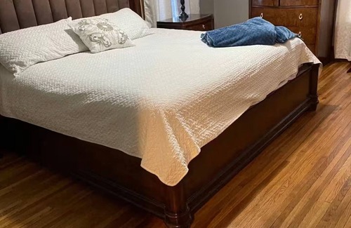 Niagara Falls Hotel | Beautiful and Spacious Single Family Home