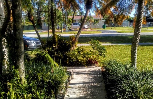 Homestead Cama Y Desayuno | Beautiful and spacious room Homestead FL