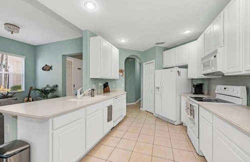 Naples Villa | Beautiful and spacious villa with 1-car garage in Glen Eagle Golf & Country Club