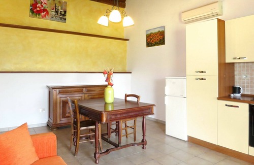 Santo Villa | Acogedor apartamento en villa con piscina, A/C, patio, mascotas permitida y vista panorámica