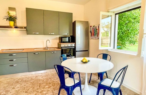 Abbadia Lariana Apartamento | Acogedor apartamento para 4 personas con A/C, WIFI, TV, patio y aparcamiento