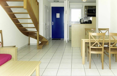 Azay-le-Rideau Casa | Hermoso apartamento en villa para 6 personas con WIFI, piscina, TV, terraza y mascotas permitida