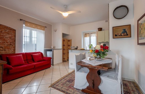 Castell'Alfero Apartamento | Precioso apartamento para 4 personas con WIFI, piscina, TV y patio