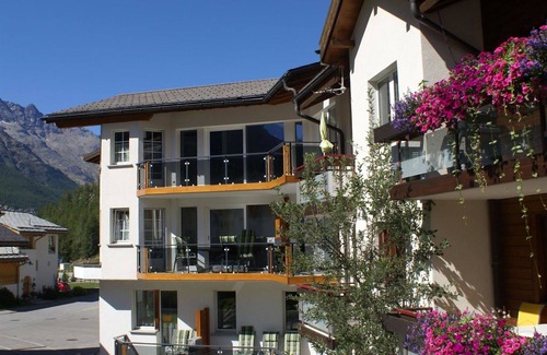 Saas Almagell Apartamento | Acogedor apartamento para 3 personas con bañera de hidromasaje, WIFI, TV y balcón
