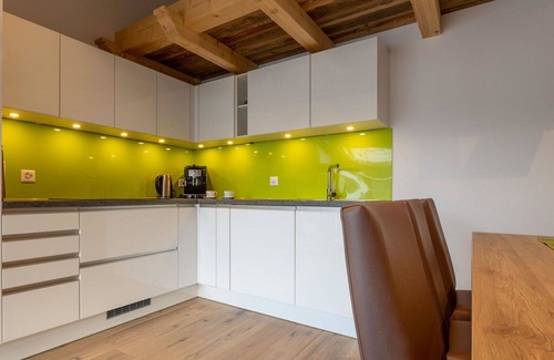 Saas Almagell Apartamento | Precioso apartamento para 7 personas con bañera de hidromasaje, WIFI, TV y balcón