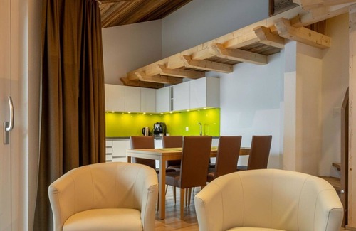 Saas Almagell Apartamento | Precioso apartamento para 7 personas con bañera de hidromasaje, WIFI, TV y balcón