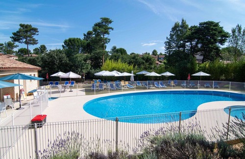 Nans-les-Pins Apartamento | Precioso apartamento para 8 personas con piscina privada, WIFI, TV, terraza y mascotas permitida