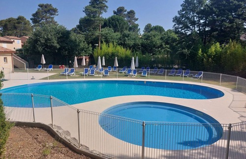 Nans-les-Pins Apartamento | Precioso apartamento para 6 personas con WIFI, piscina, TV y terraza