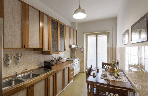 Quartiere XXXIII Lido di Ostia Ponente Apartamento | Precioso apartamento para 5 personas con WIFI, A/C, TV, balcón y mascotas permitida