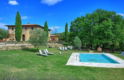 Simignano Apartamento | Hermoso apartamento para 3 personas con WIFI, piscina, TV y mascotas permitida