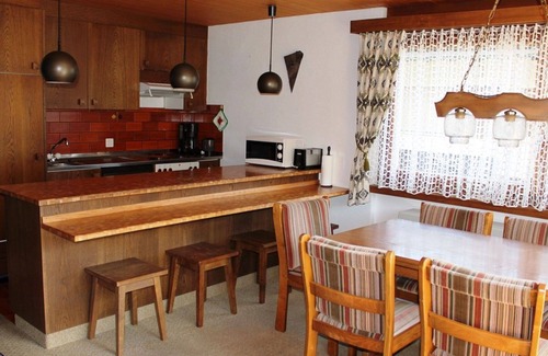Sedrun Apartamento | Bonito apartamento para 6 personas con TV, balcón y aparcamiento