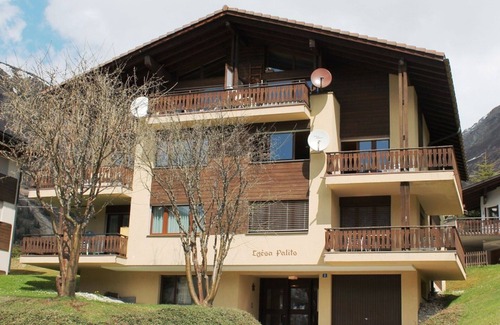 Sedrun Apartamento | Bonito apartamento para 6 personas con TV, balcón y aparcamiento