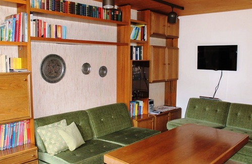 Sedrun Apartamento | Bonito apartamento para 6 personas con TV, balcón y aparcamiento