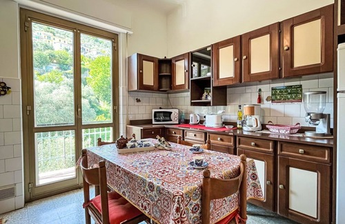 Pietrabruna Apartamento | Bonito apartamento para 5 personas con WIFI, TV, balcón, mascotas permitida y vista panorámica