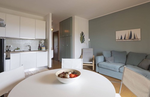Pietrabruna Apartamento | Hermoso apartamento para 4 personas con WIFI, TV, balcón y mascotas permitida