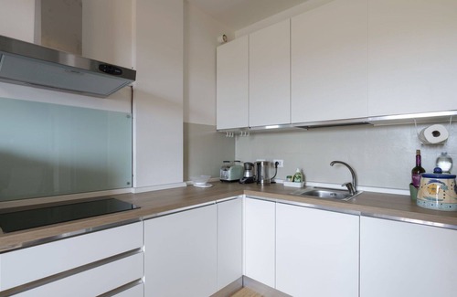 Pietrabruna Apartamento | Hermoso apartamento para 4 personas con WIFI, TV, balcón y mascotas permitida