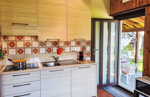 Besazio Apartamento | Bonito apartamento para 4 personas con WIFI, piscina privada, TV, patio y vista panorámica