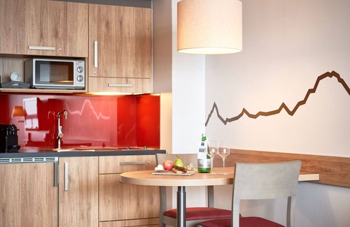 Beatenberg Apartamento | Precioso apartamento para 2 personas con WIFI, piscina, TV, terraza y mascotas permitida