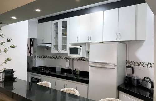 Jardim Tejereba Apartamento | APTO. COND. CLUB BEIRA-MAR: 3 HABITACIONES (2 SUITES) + AR-COND + PISCINA +2 GAR + Wi-FI