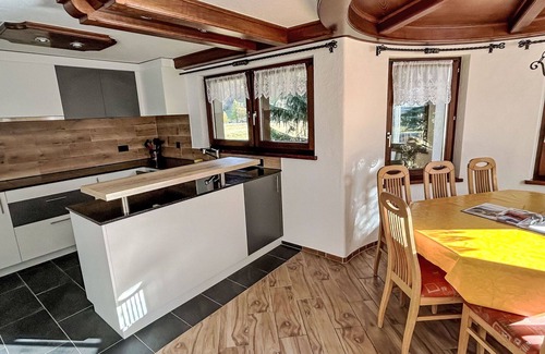 Saas Almagell Apartamento | Acogedor apartamento para 8 personas con WIFI, TV, patio, mascotas permitida y vista panorámica