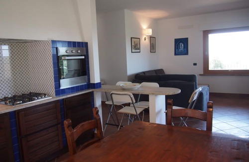 Follonica Apartamento | Acogedor apartamento para 6 personas con WIFI, TV, patio y vista panorámica