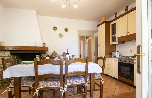 Giugnano Apartamento | Hermoso apartamento para 10 personas con piscina privada, WIFI, TV, patio y mascotas permitida