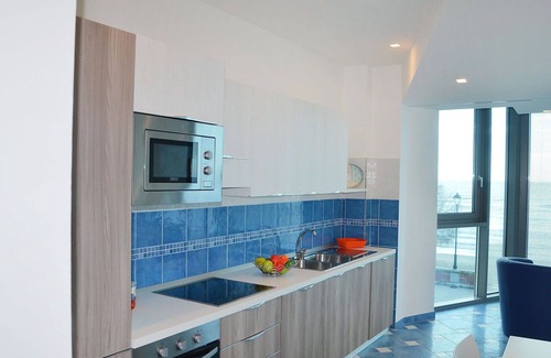 Latina Lido Apartamento | Precioso apartamento para 5 personas con WIFI, A/C, piscina, TV, balcón y mascotas permitida