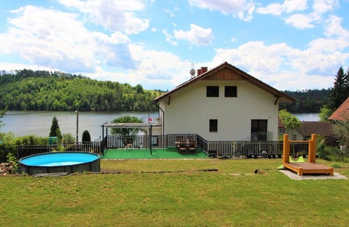 Zupanovice Apartamento | Precioso apartamento para 2 personas con piscina, WIFI, TV, patio y mascotas permitida