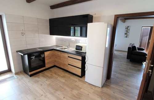 Zupanovice Apartamento | Hermoso apartamento para 9 personas con piscina, WIFI, TV, patio y mascotas permitida