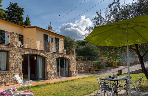 Costa dʼOneglia Apartamento | Hermoso apartamento con WIFI, A/C, TV, patio, mascotas permitida, vista panorámica y aparcamiento