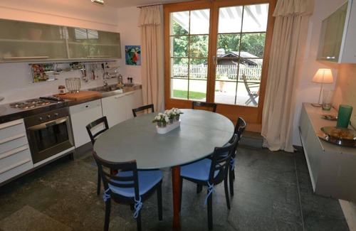 Schoenried Apartamento | Precioso apartamento para 6 personas con WIFI, balcón y mascotas permitida